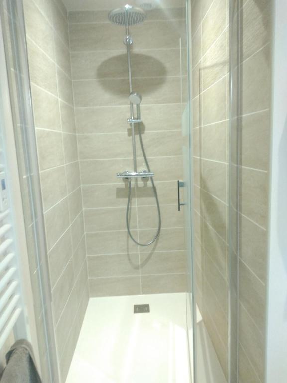 Douche étage et rez-de-chaussé